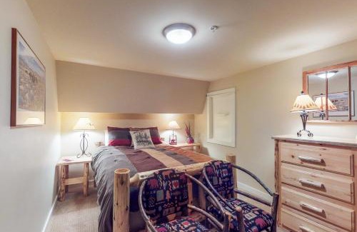 Big Sky Meadow Village Apartment | Crail Creek 607