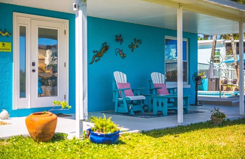 Historic Downtown Melbourne Apartment | Crane Creek Inn Mangrove Suite: Waterfront Pool!