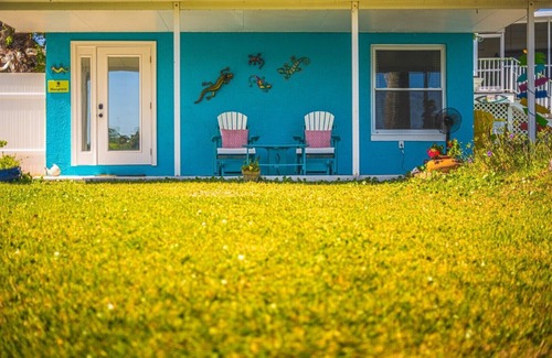 Historic Downtown Melbourne Apartment | Crane Creek Inn Mangrove Suite: Waterfront Pool!