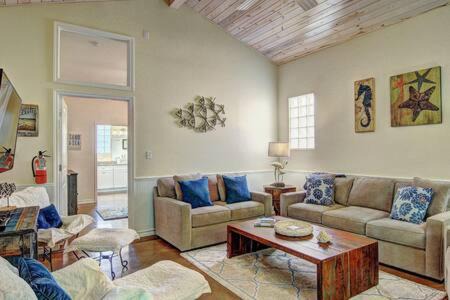 Port Aransas Villa | Crane's Landing at Pirates Bay