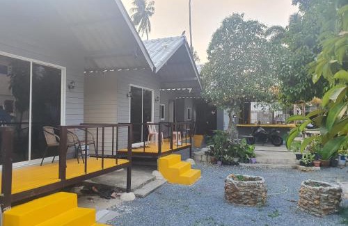 Bai Lan Hotel | Crazy Bananas