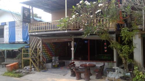 Bai Lan Hotel | Crazy Bananas