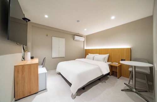 Guri Hotel | Cream Hotel
