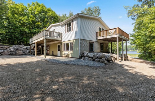 Longville House | Create Lasting Memories: Stay at our Cozy 4-Bedroom Cabin on a Small Lake