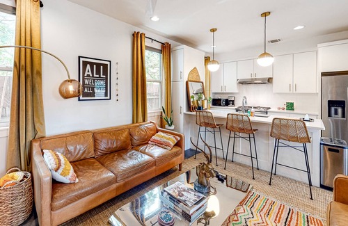 Blackshear-Prospect Hill House | Creative & Cozy | Walkable East Austin Locale | Screened Porch, Fenced Yard