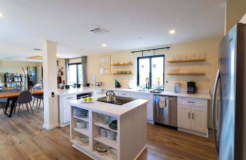 Johnson City House | Creator Cabin - Contemporary Getaway w/Sauna