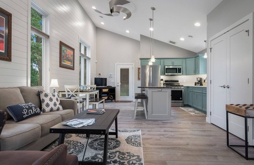 Breezy Point Cabin | Cree bay-Fire pit Grill| DogsOK