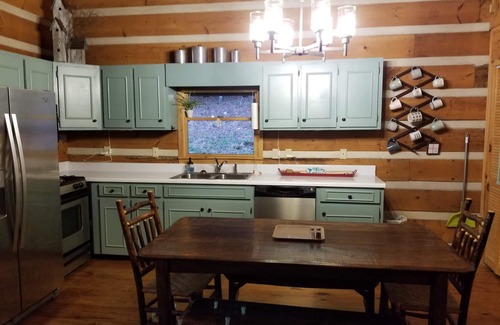 Dial Cabin | Creek!3BR3BA+Loft/!GameRoom!Slps 9!Wrap Around Deck!