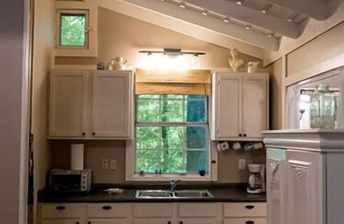 Nacogdoches Cabin | Creek Cabin - A secluded, creekside paradise at Stag Leap Cabins!