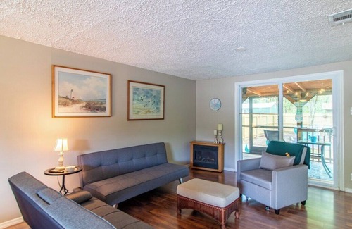 New Port Richey House | Creek Cabin Summary: