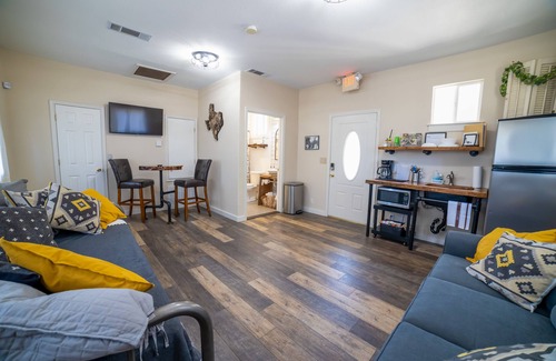 Salado Cabin | Creek Front Cabin in heart of Salado