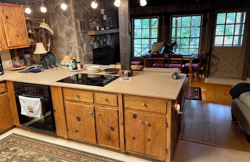 Franklin House | Creek Front. Charming 2-bedroom log home 10 minutes to lovely Franklin NC