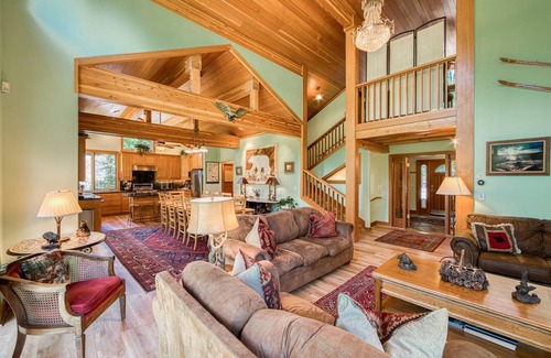 Alpine Meadows House | Creek Side- 4 Primary Suites, Hot Tub, Shuttle to Slopes, Pet Friendly