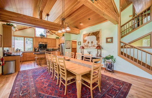 Alpine Meadows House | Creek Side- 4 Primary Suites, Hot Tub, Shuttle to Slopes, Pet Friendly