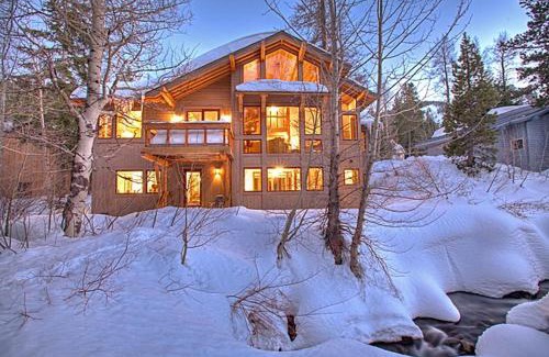Alpine Meadows House | Creek Side- 4 Primary Suites, Hot Tub, Shuttle to Slopes, Pet Friendly