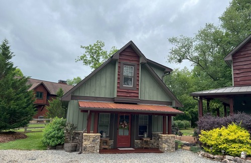 Mineral Bluff Cabin | Creek View Casita - A Detached Studio on Hot House Creek!