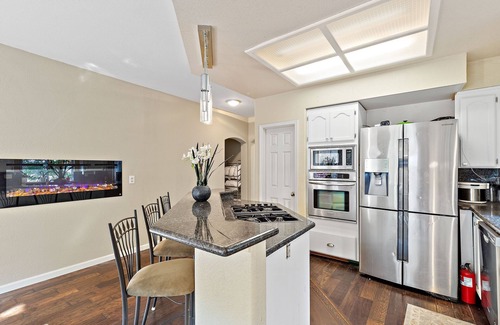 Castro Valley House | Creek view sunshine room for 1 person