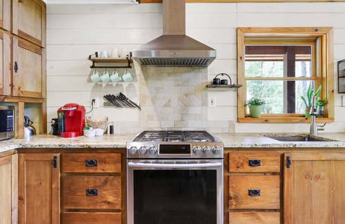 Mineral Bluff Cabin | CreekFront Cabin- 4 Acres- FirePit & Place- Game Tables- Private Yet Close to BR