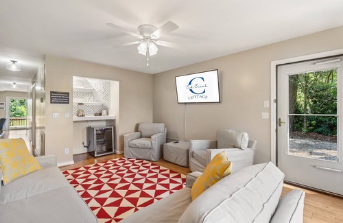 Reedville Cottage | CreekFront/Kayaks/Float Mat/Paddleboard/PrivateDock/10MinDrivetoMainStReedville