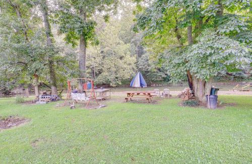 Max Meadows House | Creekfront Max Meadows Mobile Home with Deck!