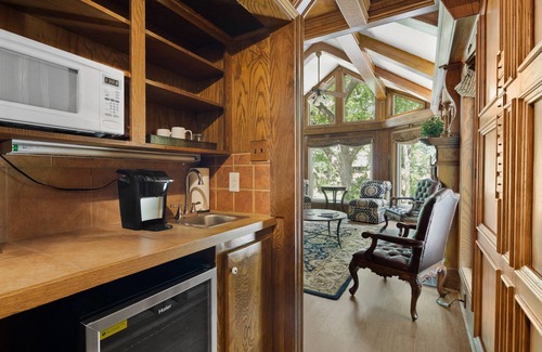 Wimberley Bed & Breakfast | Creekhaven Inn & Spa