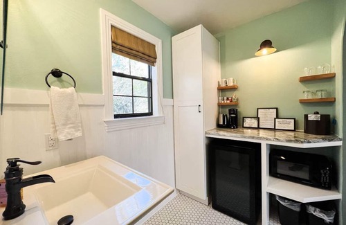 Wimberley Bed & Breakfast | Creekhaven Inn & Spa