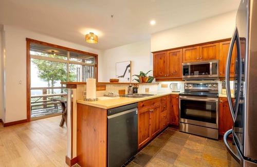 Nordic Estates Hotel | Creekside 2 Bedroom With Incredible Mountain Views
