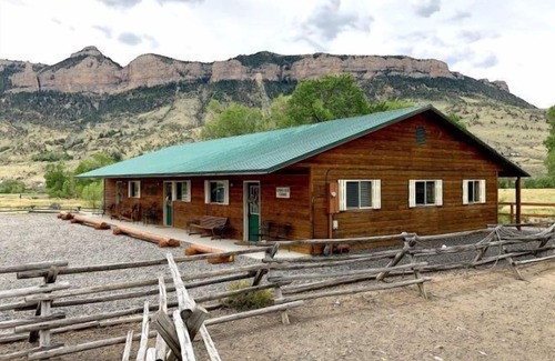 Cody Apartment | Creekside Cabin #3- Wapiti Valley, steps from Trout Creek