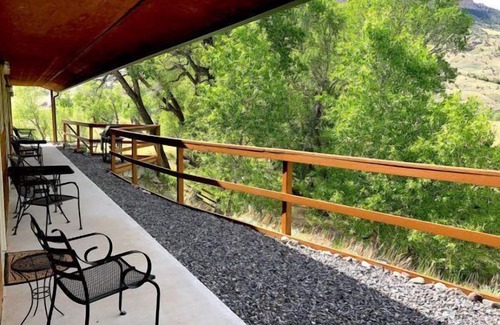 Cody Apartment | Creekside Cabin #3- Wapiti Valley, steps from Trout Creek
