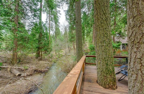 Hartland House | Creekside Cabin about 20 Mi to Kings Canyon Park!