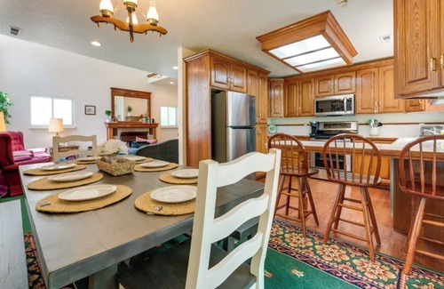 Snowbird Cabin | Creekside Cabin at Vivian Park- 15 min to BYU, 5 min to Sundance