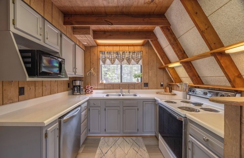 Innsbrook Ski Chalet | Creekside Cabin by Innsbrook Vacations!