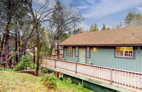 Crestline House | Creekside Cabin