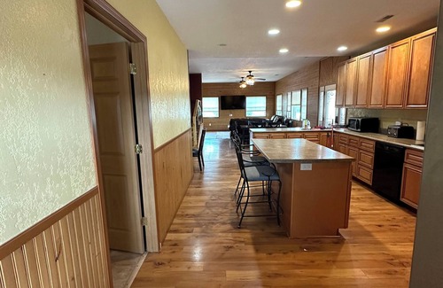 Rose Cabin | Creekside Cabin West Located next to where the Calamus River enters the lake.