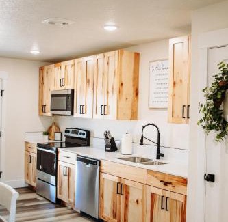 McCammon House | Creekside Cabin-Willow stay with views & near Lava