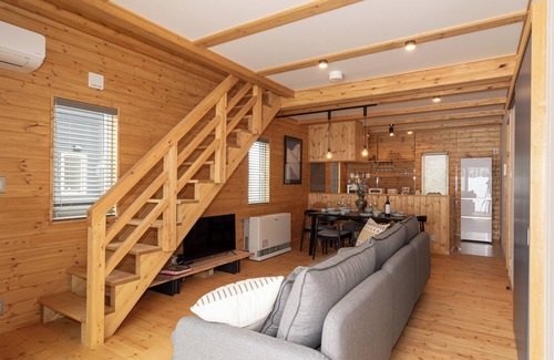 Iida Ski Chalet | Creekside Chalets Hakuba
