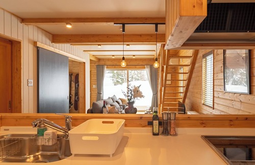 Iida Ski Chalet | Creekside Chalets Hakuba