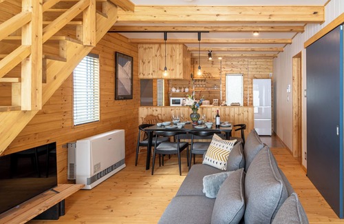 Iida Ski Chalet | Creekside Chalets Hakuba