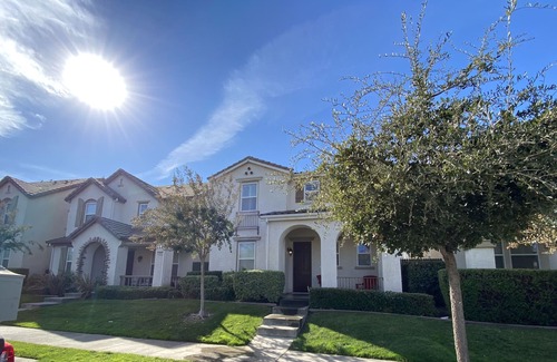 North Natomas House | Creekside Chateau- CLOSE TO AIRPORT/DOWNTOWN/SHOPS