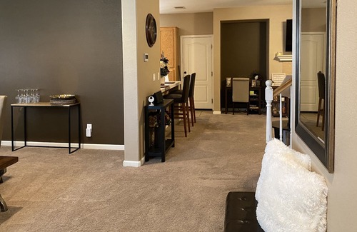 North Natomas House | Creekside Chateau- CLOSE TO AIRPORT/DOWNTOWN/SHOPS
