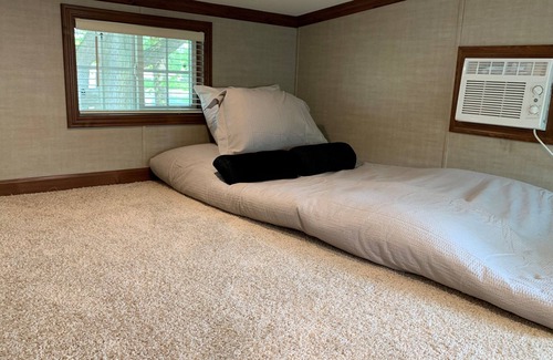 Wapakoneta Cabin | Creekside Getaway at Glacier Hill Lakes near Wapakoneta