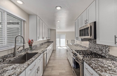 Southeast House | Creekside Getaway Near the City! 4 King beds and 2 queens!