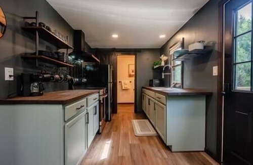 Branchport Cabin | Creekside Hideaway Cabin