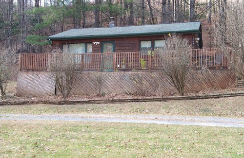 West Jefferson Cabin | Creekside Hideout