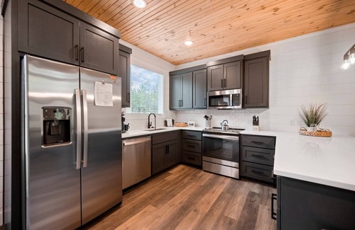 Hochatown House | Creekside in Hochatown | King Suites, Game Loft