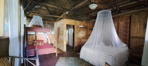 Jacinto Ville Cabin | Creekside Oasis