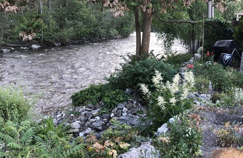 Rutland House | Creekside Retreat in town