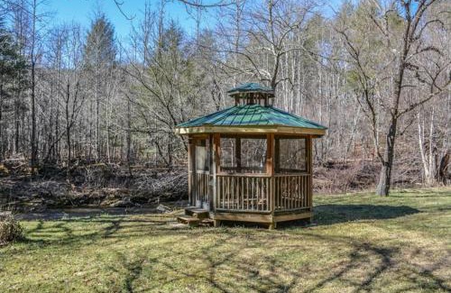 Morganton House | Creekside Retreat