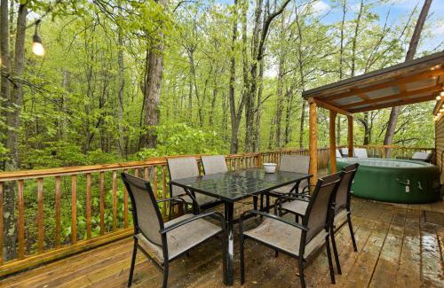 Stanton House | CREEKSIDE SNUG wd HOTTUB