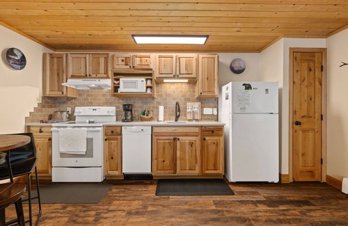 Fall River Estates Condo | Creekside Suite 06 River View!